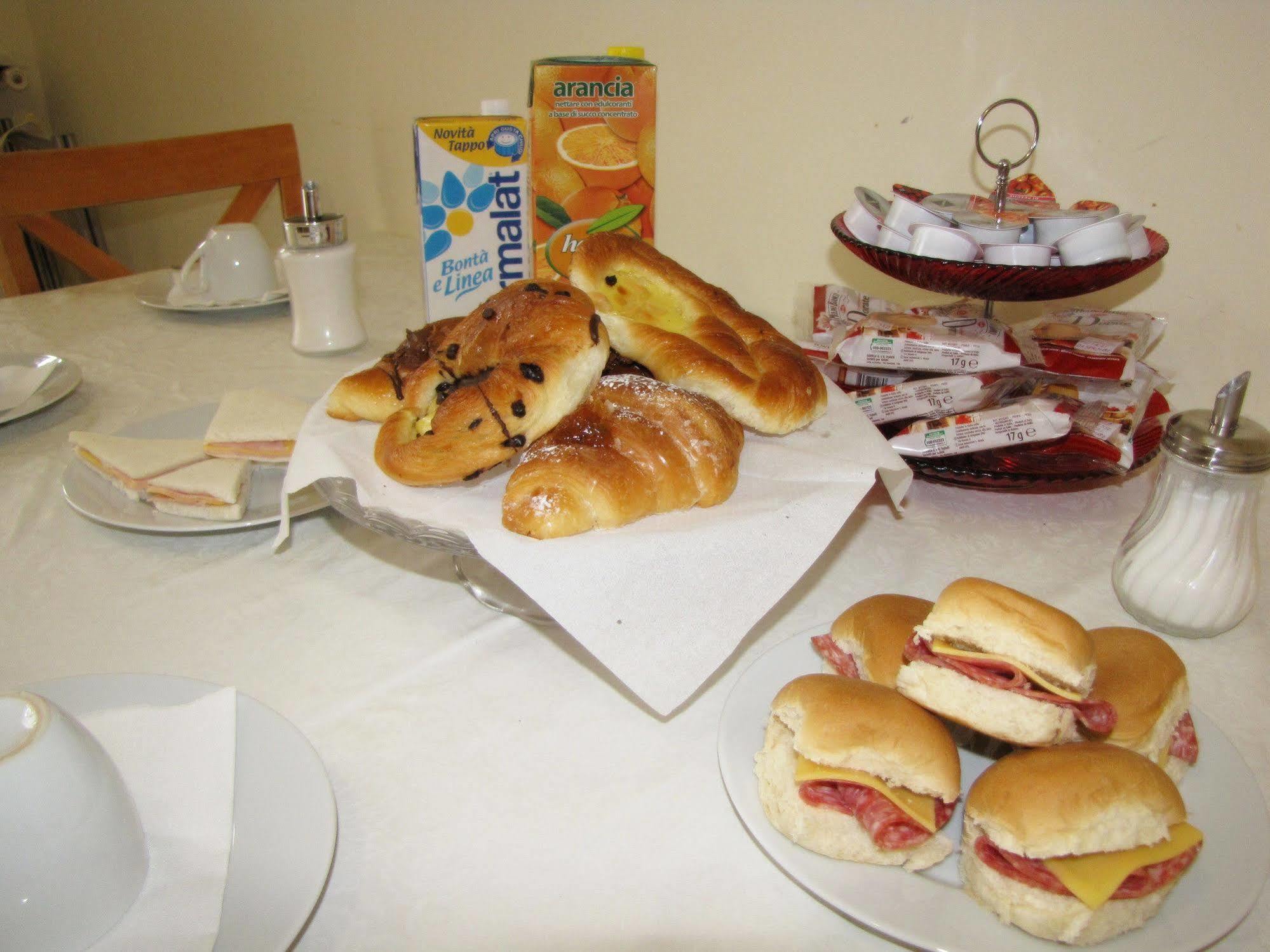 Holiday Sunny Roma B&B Exteriör bild